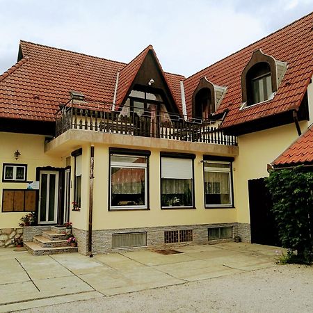 Revesz Vendeghaz Hotel Harkany Ngoại thất bức ảnh