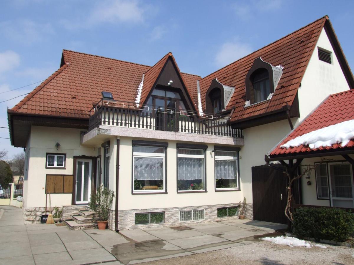 Revesz Vendeghaz Hotel Harkany Ngoại thất bức ảnh