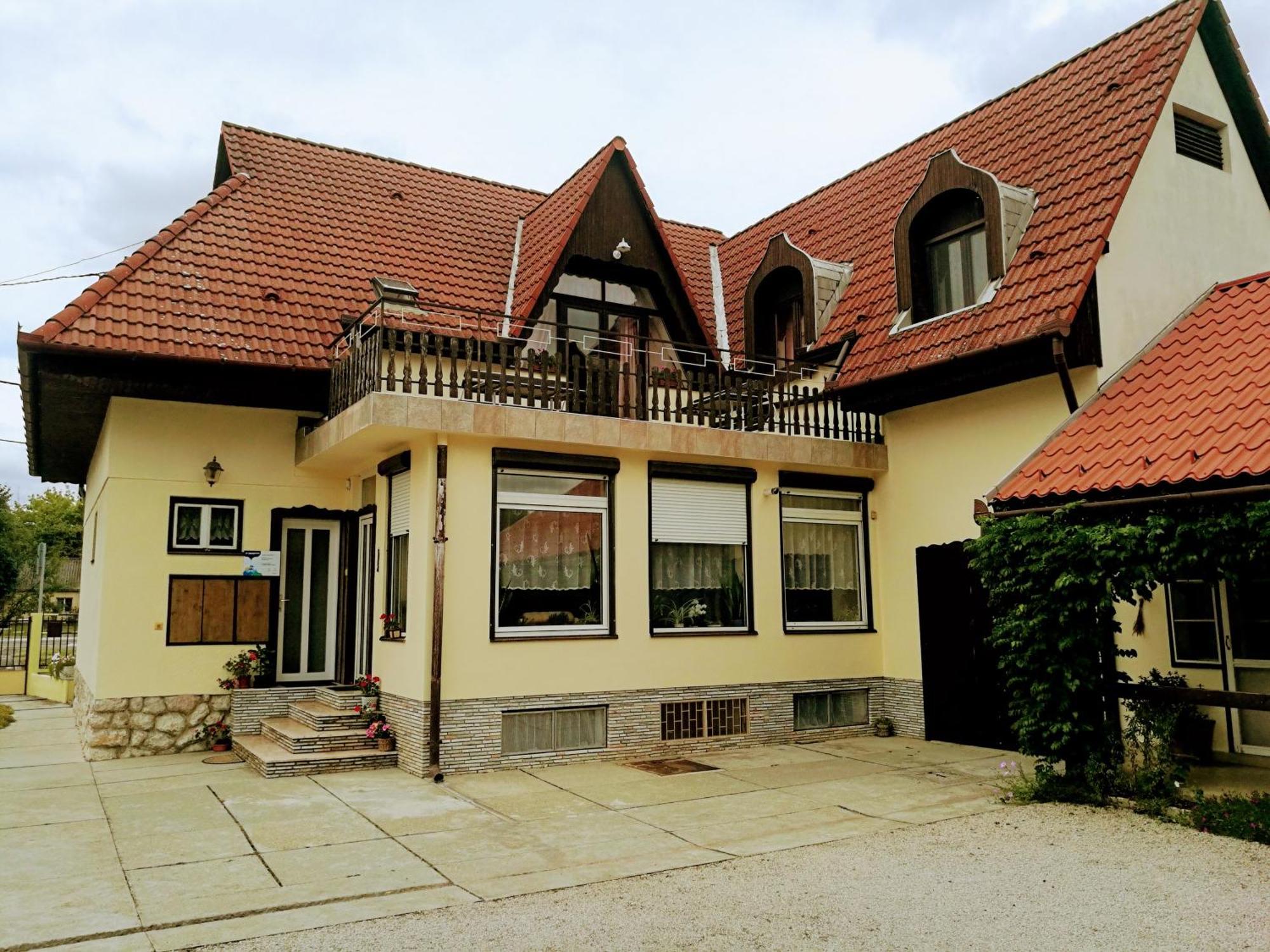 Revesz Vendeghaz Hotel Harkany Ngoại thất bức ảnh
